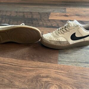 Nike Men's Beige and Black Sneakers
